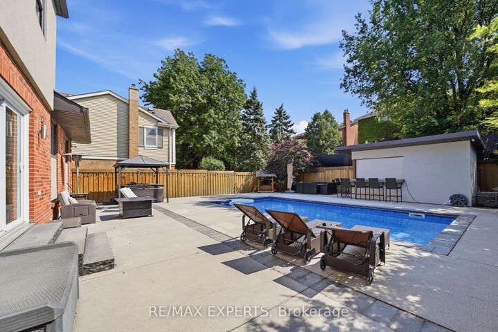 Property Photo: 3656 Sawmill Valley Drive ON L5L 2P6
