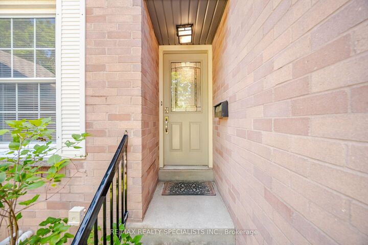Property Photo: 2935 Headon Forest Drive 17 ON L7M 3Z7