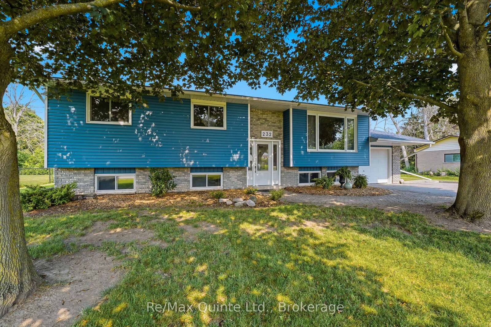 Property Photo:  232 Colonial Road  ON K8R 1B9 
