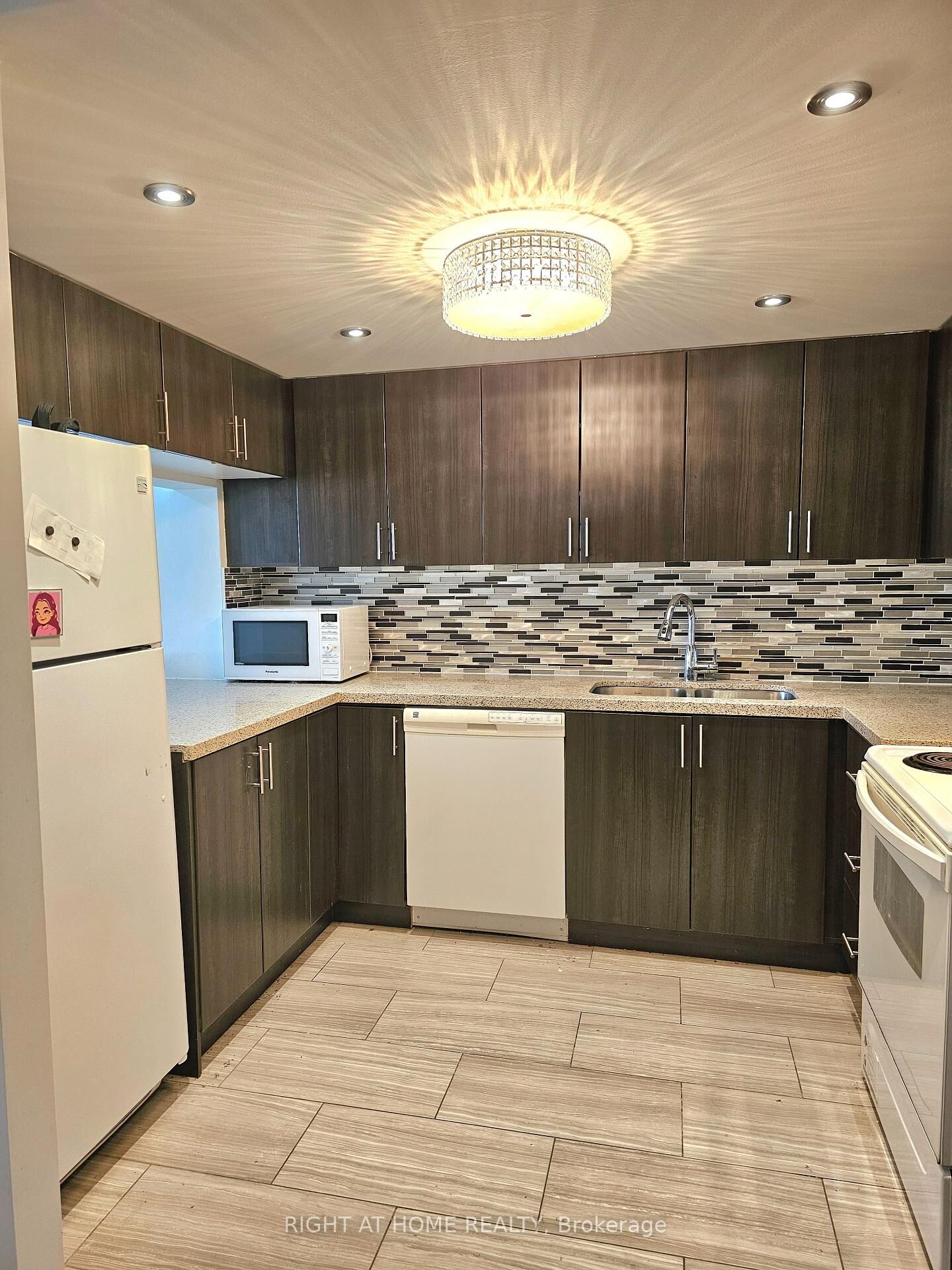 Property Photo: 711 Bay Street 2011 ON M5G 2J8