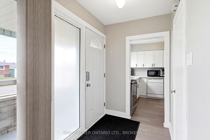 Property Photo: 1205 Osborne Avenue ON K6J 1L2