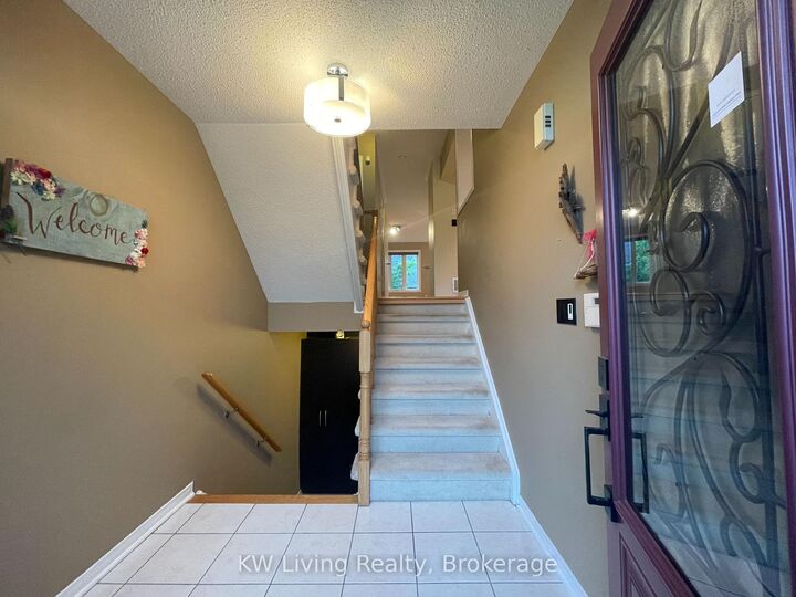 Property Photo:  60 Coburg Crescent  ON L4B 4E2 
