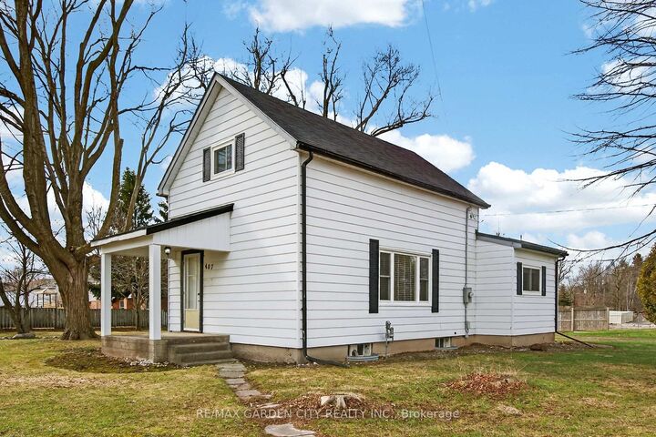 Property Photo: 407 Bell Street ON N5C 2P7