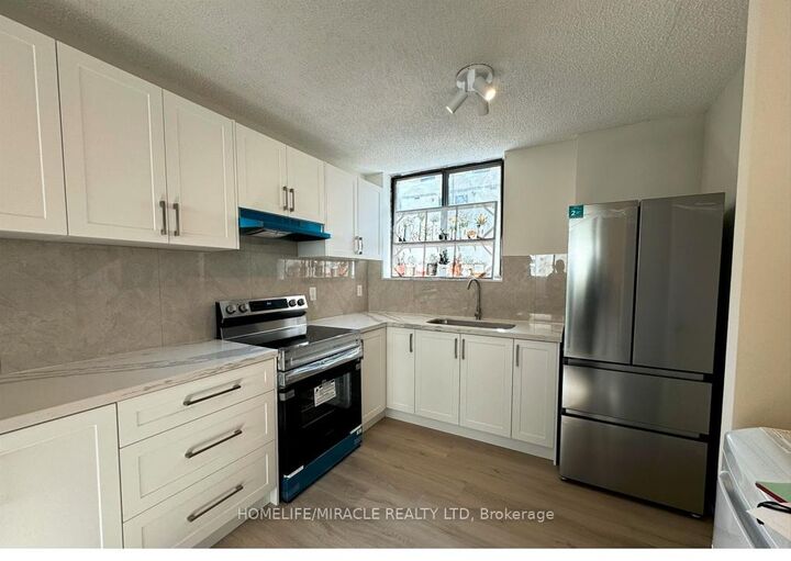 Property Photo: 665 Kennedy Road 303 ON M1K 5E2