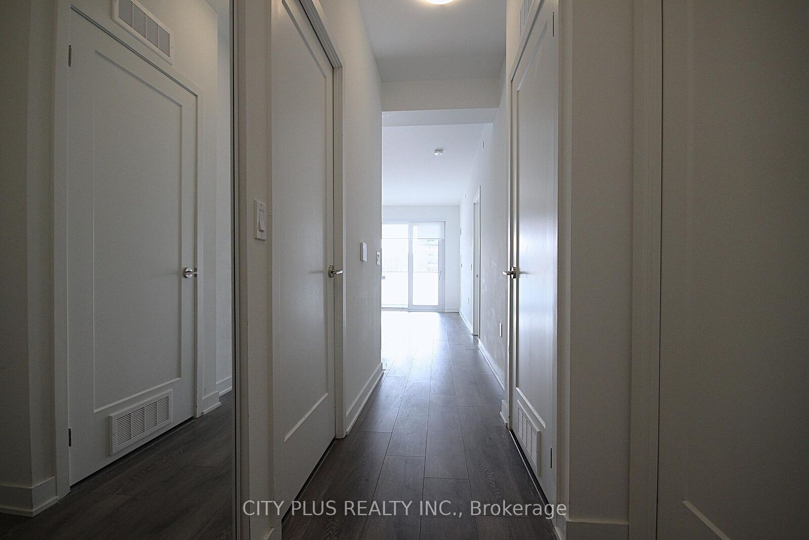Property Photo: 105 Oneida Crescent 809 ON L4B 0H6