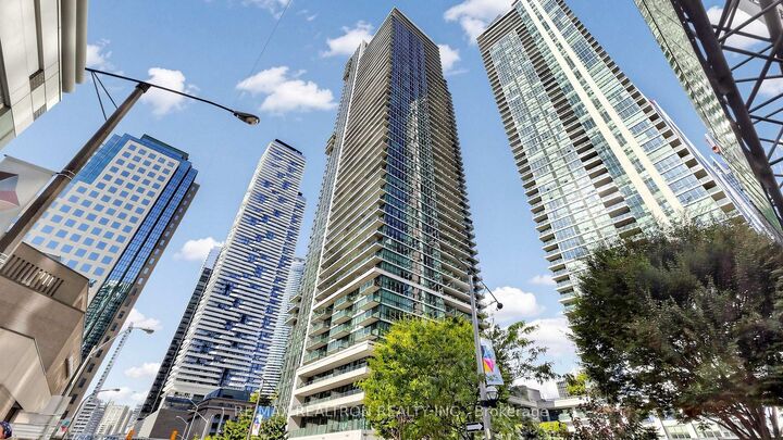 33 Bay Street 2211 — photo 1
