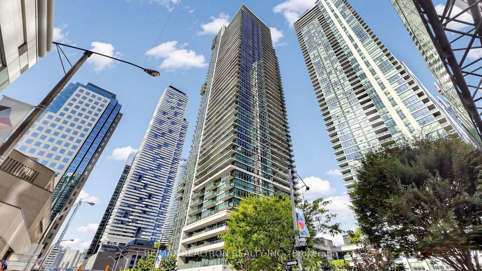 Property Photo: 33 Bay Street 2211 ON M5J 2Z3