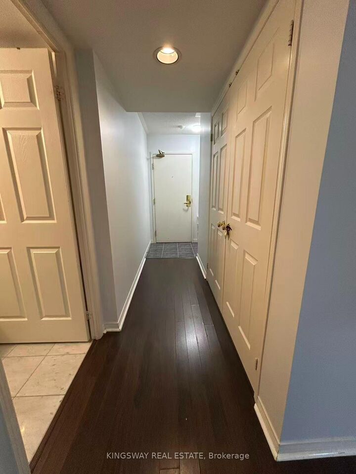 Property Photo: 877 Bay Street 301 ON M5S 3K4