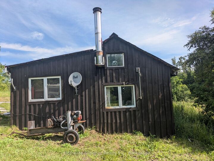 Property Photo: 984 Cleveland Road ON K0K 1Y0