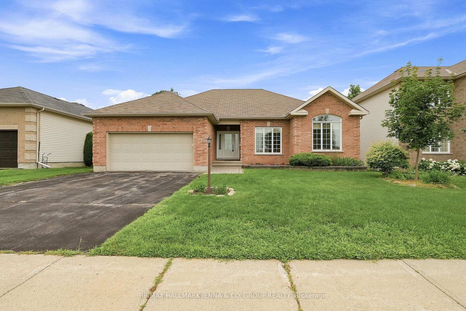 Property Photo: 15 Baywood Drive ON K2S 2G2
