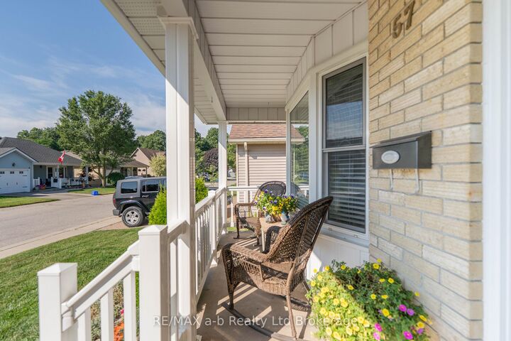 Property Photo: 57 Edwin Crescent ON N4G 5H6