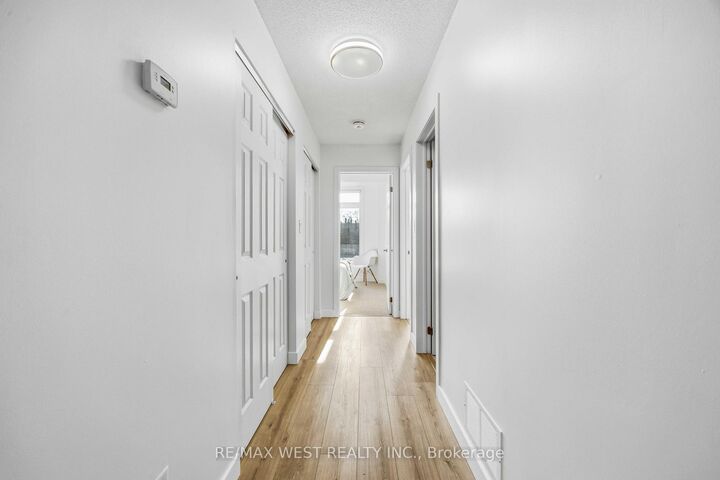 Property Photo:  6 Bicknell Avenue 1  ON M6M 0B4 
