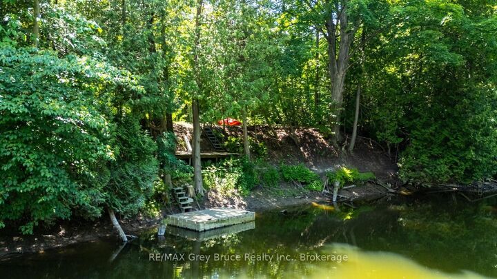 Property Photo: 30 Riverside Place ON N0H 2G0