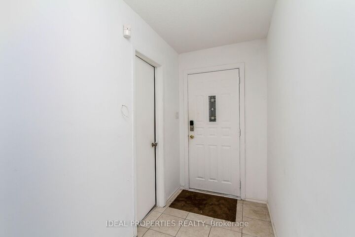 Property Photo: 2415 Southvale Crescent 26 ON K1B 4T9