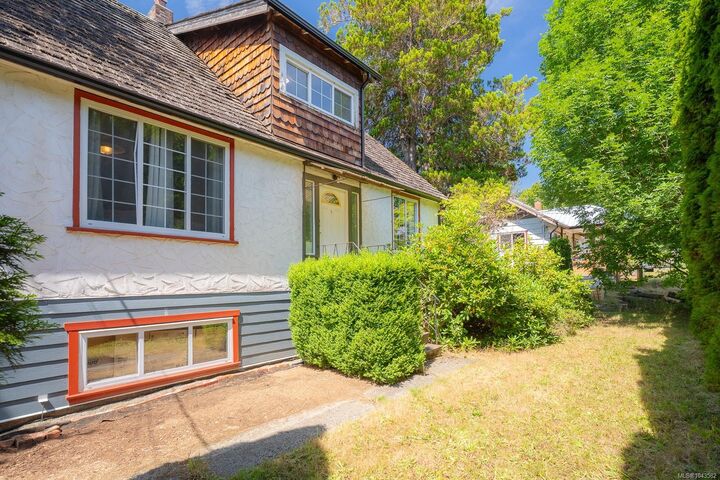 Property Photo: 5114 Josephine St BC V9Y 7G8