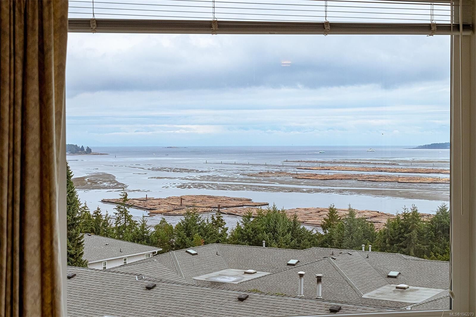 Property Photo: 1012 Highview Terr BC V9R 6K5