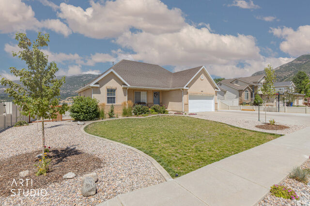 Property Photo: 2194 E View Dr S UT 84405