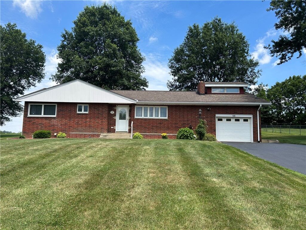Property Photo: 139 Oglevee Ln PA 15425