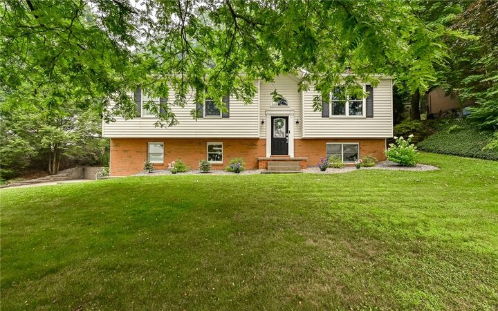 Property Photo: 158 Dwellington Dr PA 16059