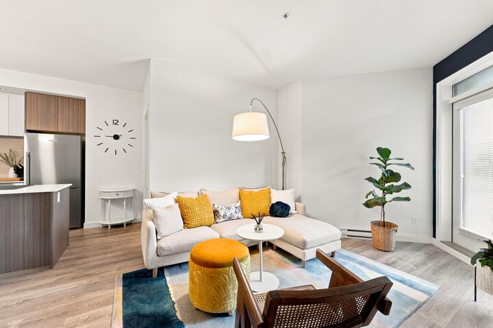 Property Photo: 516 Foster Avenue 201 BC V3J 0H8