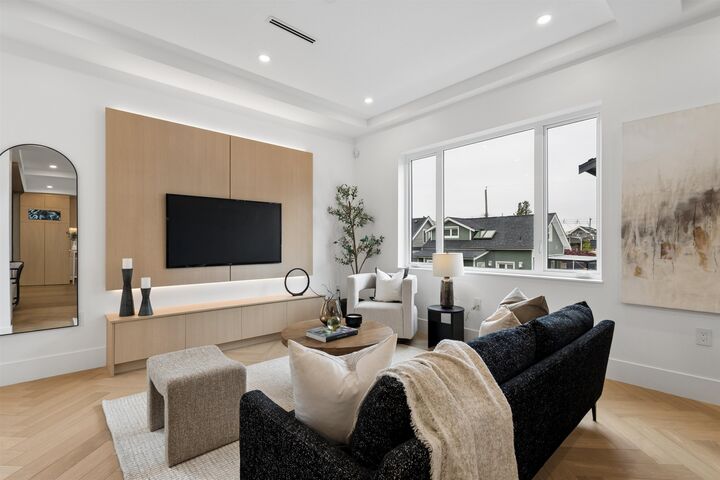 Property Photo: 3637 E 46th Avenue 2 BC V5S 1B7