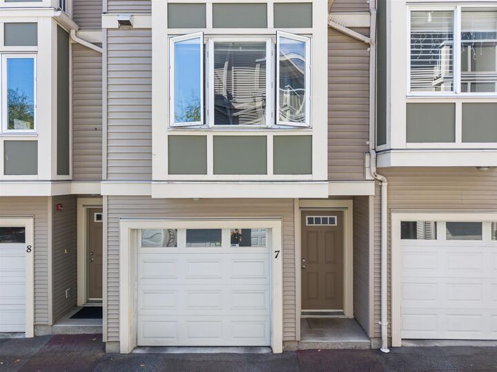Property Photo: 6498 Elgin Avenue 7 BC V5H 3S6