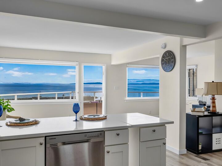 Property Photo: 15152 Victoria Avenue BC V4B 1G3