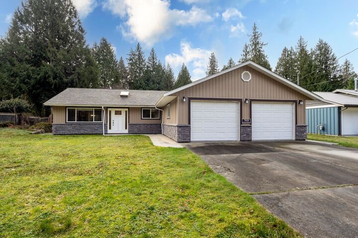 7929 Southwood Road — photo 1