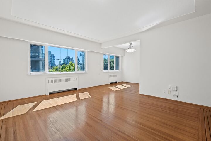 Property Photo: 2296 W 39th Avenue 8 BC V6M 1T9