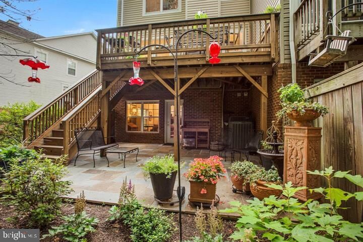 Property Photo: 1215 Wild Hawthorn Way VA 20194