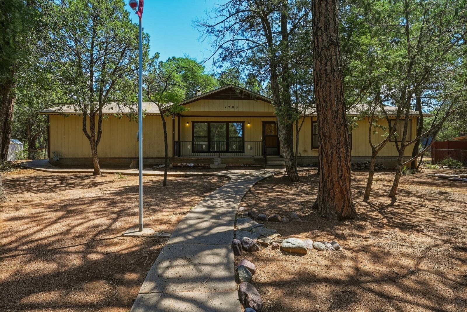 Property Photo: 1209 N Gila Drive AZ 85541