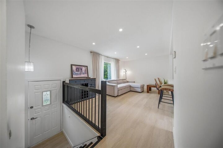 Property Photo: 66 Glenthorne Crescent MB R2M 2R4