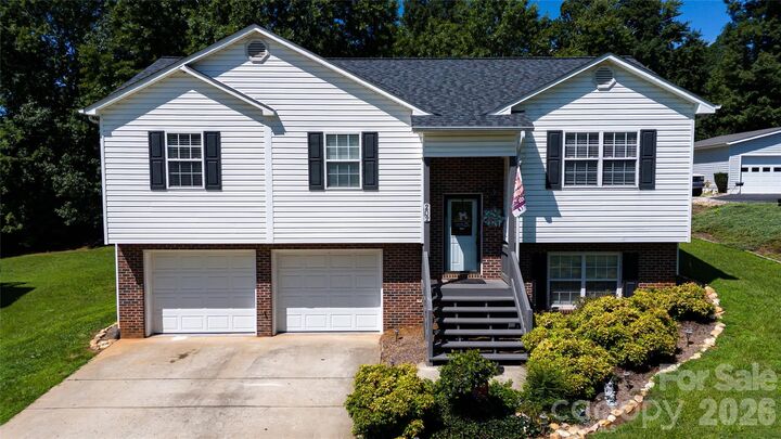 Property Photo:  202 Raintree Lane  NC 28655 