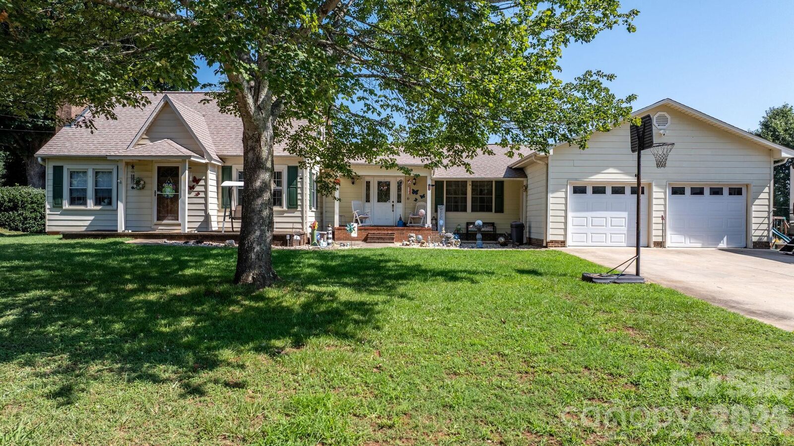Property Photo:  2504 Brentwood Circle  NC 28645 