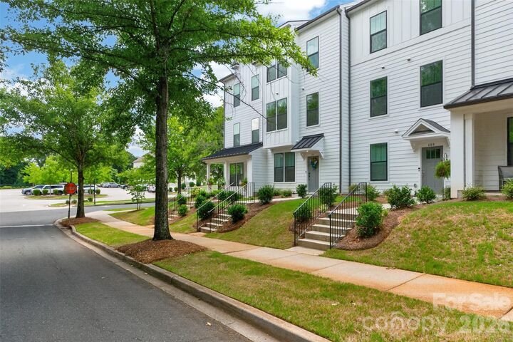 Property Photo: 606 District Court SC 29708