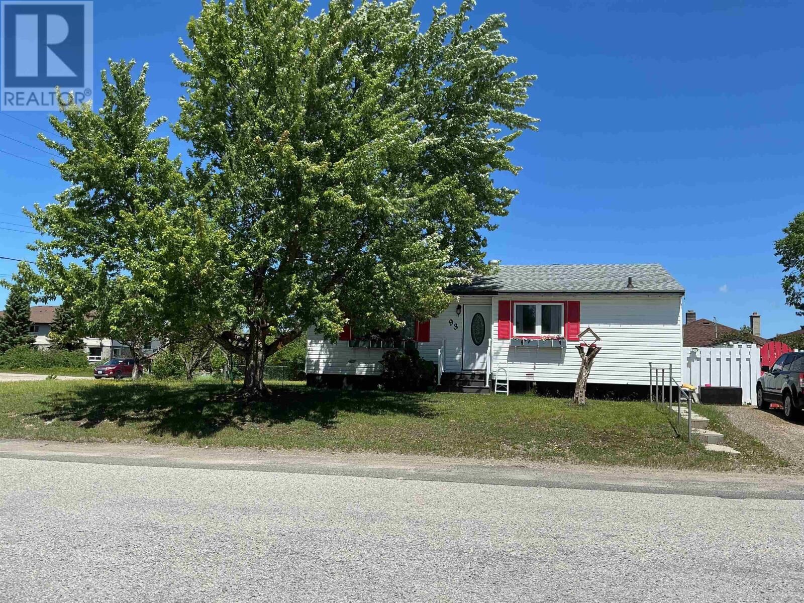 Property Photo: 93 Balsam Avenue ON P0T 1T0