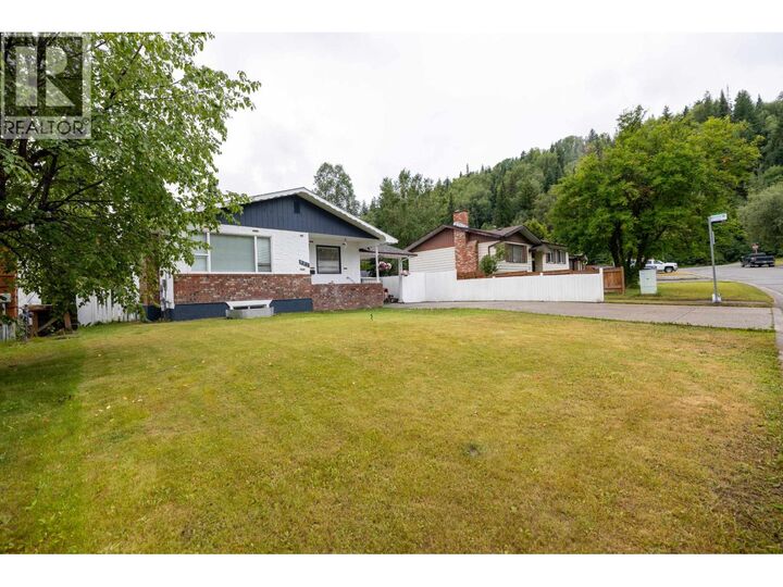 Property Photo: 331 Killoren Crescent BC V2M 6J8
