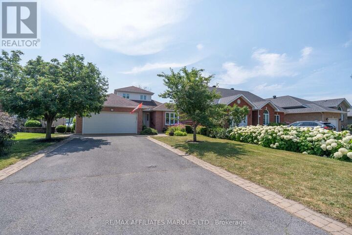 Property Photo: 1172 Kirkman Court ON K6H 5E2
