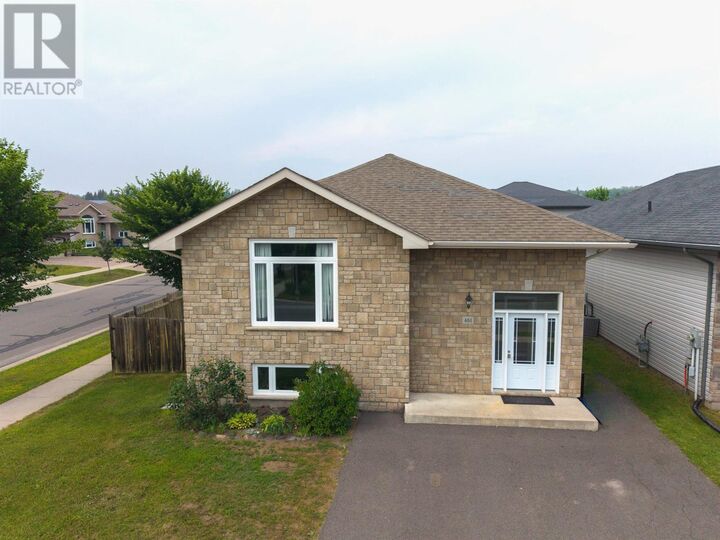 461 Longbow St — photo 1