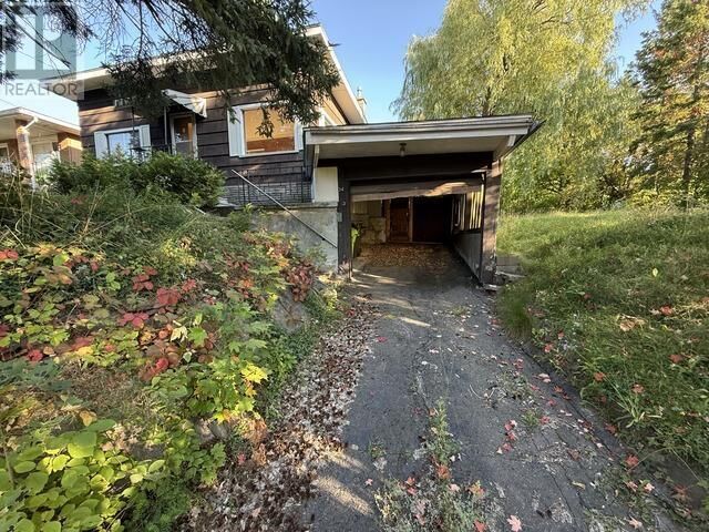 Property Photo: 34 Knox Ave ON P6B 3X9