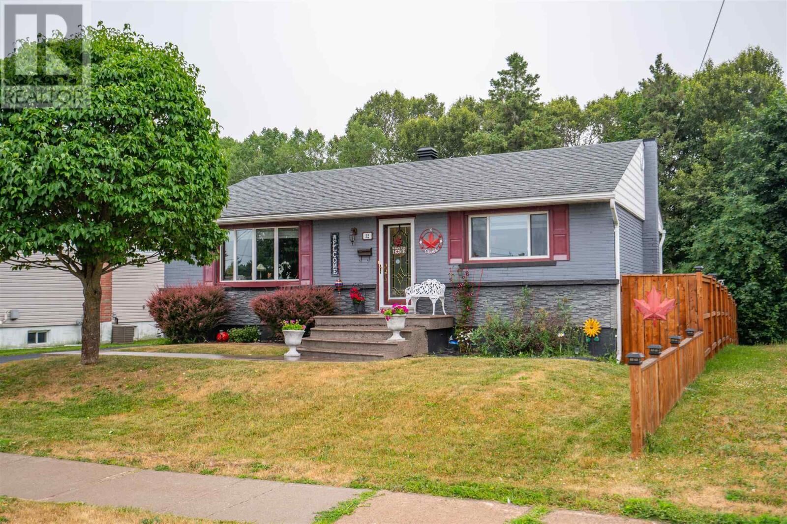 Property Photo: 32 Bainbridge St ON P6C 2G9