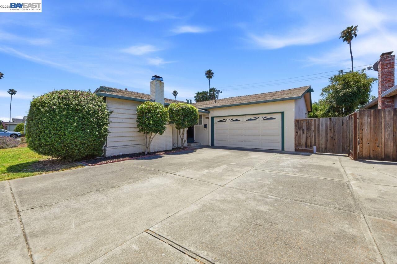 Property Photo:  39641 Banyan Tree Rd  CA 94538 