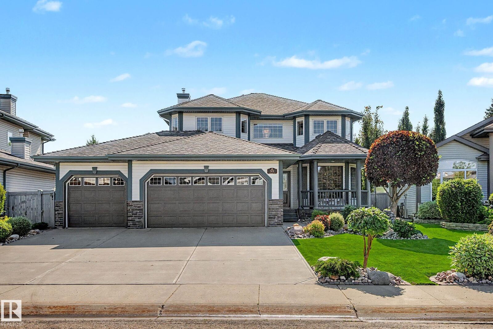 Property Photo:  98 Highland Close  AB T8A 6C5 