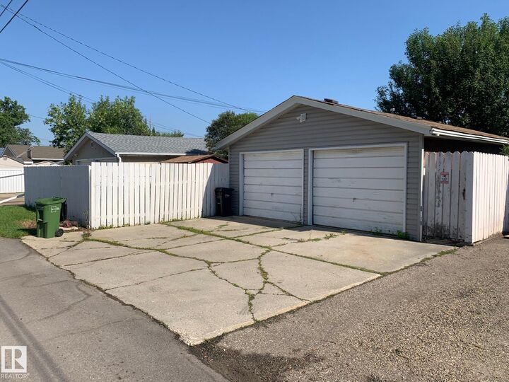 Property Photo: 16321 - 109A Ave NW AB T5P 1C5