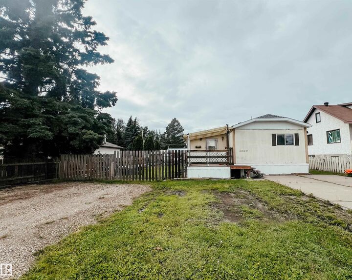 4912 52 Street — photo 1