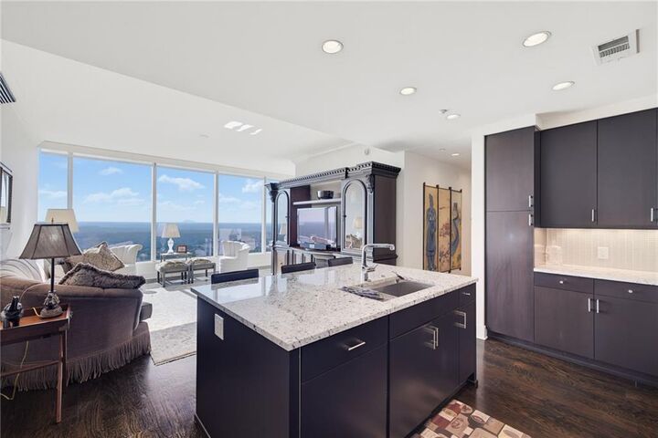 Property Photo: 3630 Peachtree Road NE 2606 GA 30326