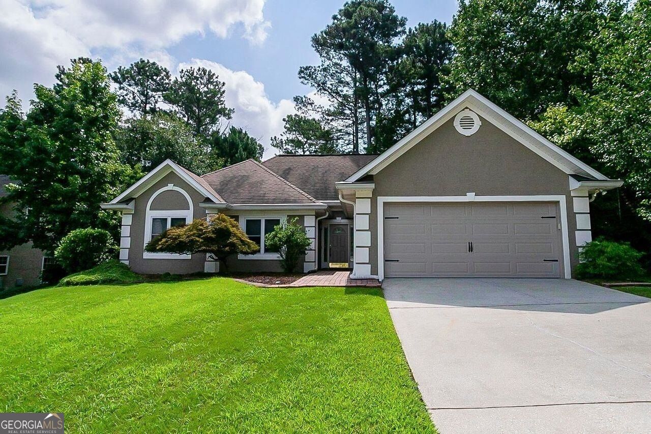 Property Photo: 102 Belvedere Lane GA 30269
