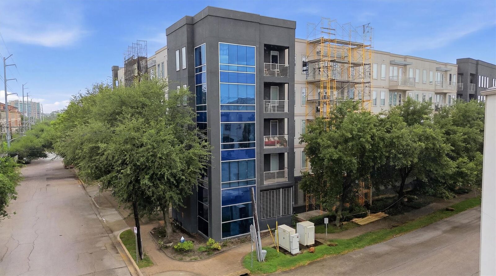 Property Photo:  505 Jackson Hill Street 307  TX 77007 