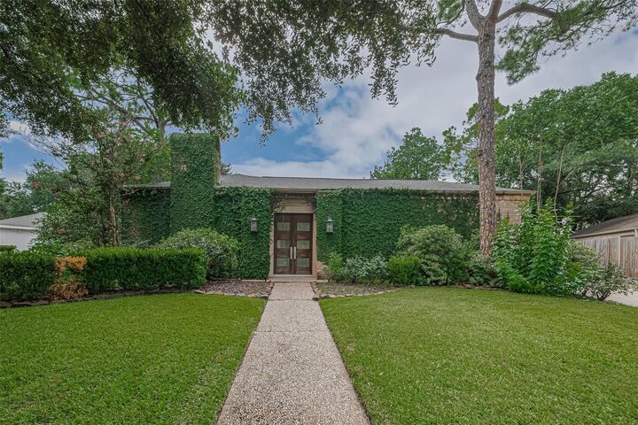 Property Photo: 11914 Ashmead Drive TX 77077