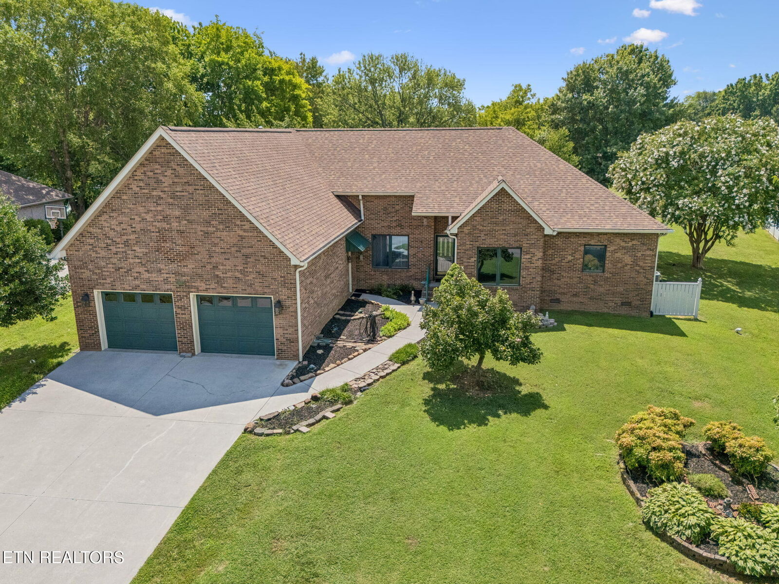 Property Photo: 937 Andover Blvd TN 37701